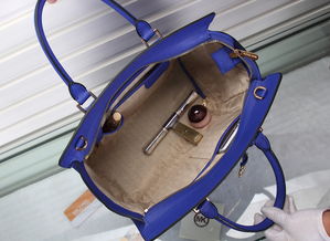 包包專柜專賣風(fēng)靜物拍攝 女包拍攝產(chǎn)品拍相商業(yè)攝影 包包場景網(wǎng)拍女款箱包 專柜場景棚拍圖片