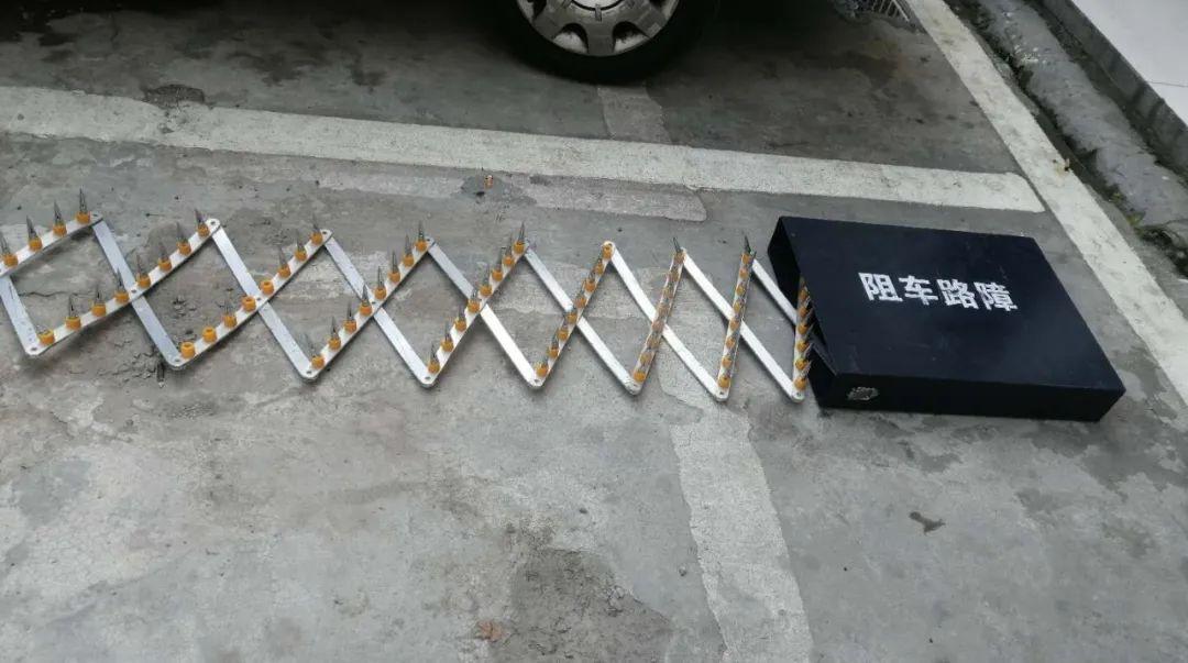 駕駛人醉駕強行沖卡，池州交警巧用破胎器成功攔截